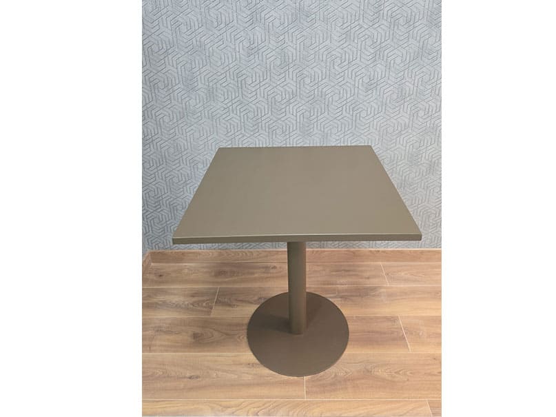 Lacado de mesas metálicas para hostelería