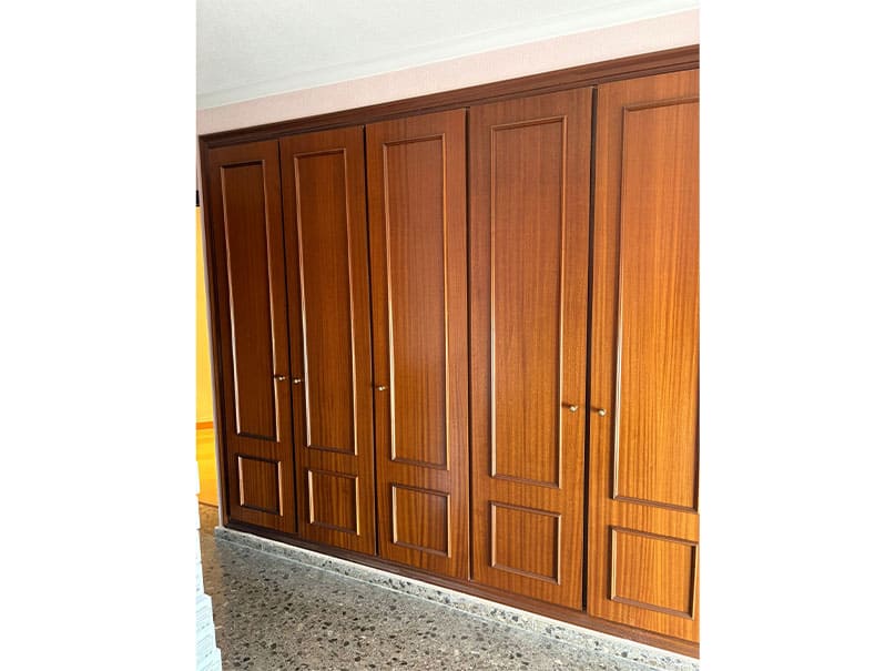 Armario de 5 puertas: Del clasicismo de la madera a la luminosidad del blanco puro