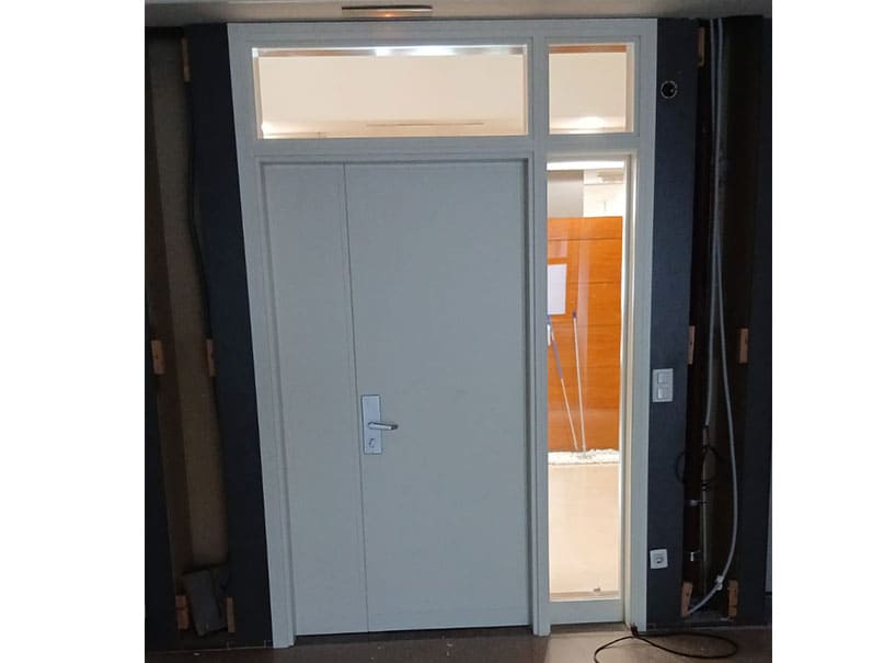 Renovación de puertas en la Universidad CEU Cardenal Herrera